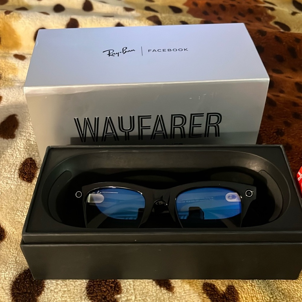 Wayfarer ray-ban stories glasses with the option to record